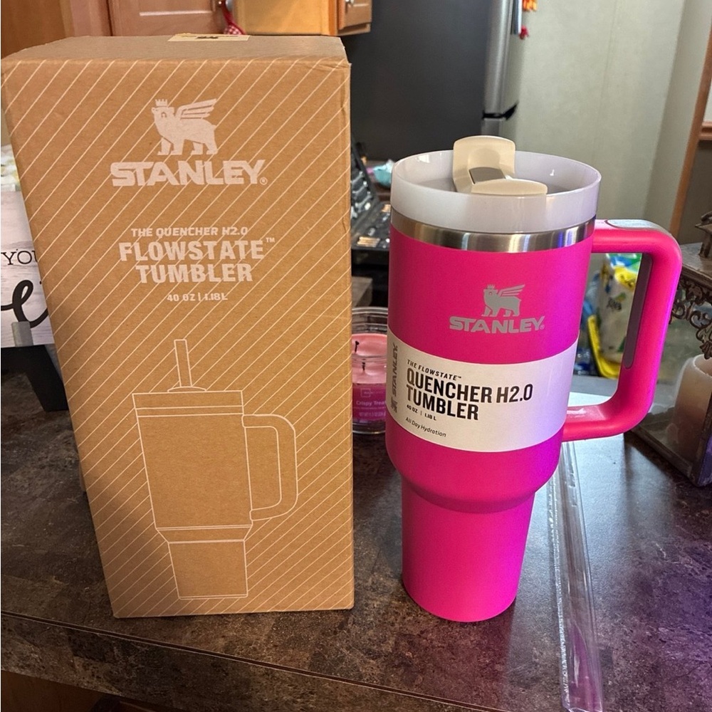 Stanley Vibrant Pink Flowstate Tumbler
